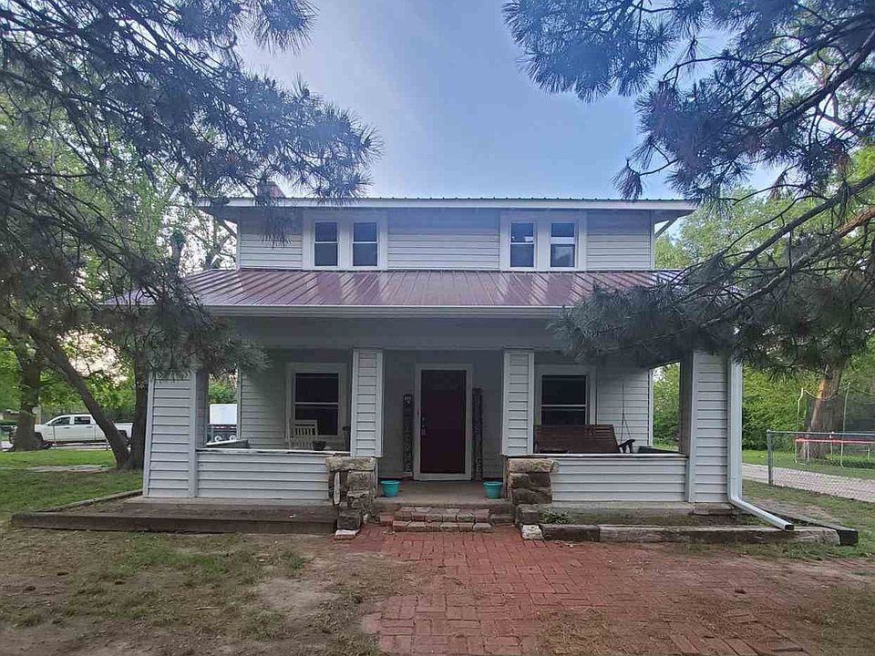 1st image of 428 W 24th Ave