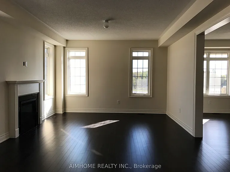 60 Baleberry Cres — Photo 4