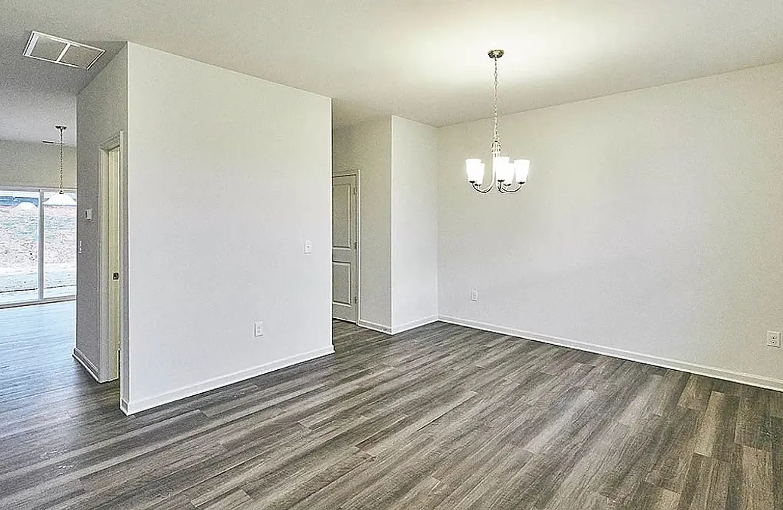 4 bed, 2.5 bath, 2231 sqft, $2,100 — Photo 3