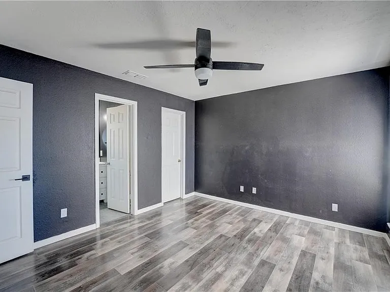 2310 Vialoux Dr — Photo 12