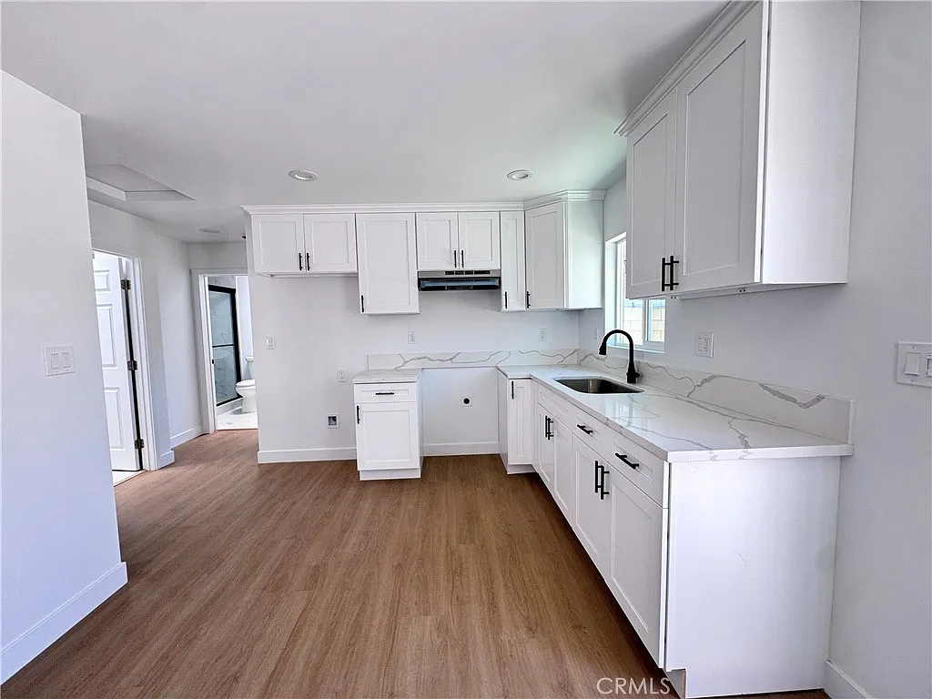 2 bed, 574 sqft, $2,700 — Photo 4