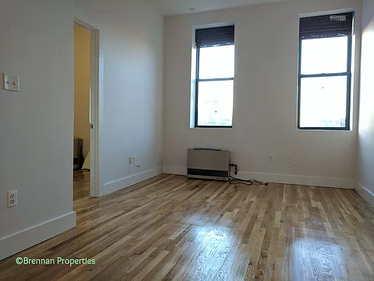 Rented by Manhattan Management LLC | media 25