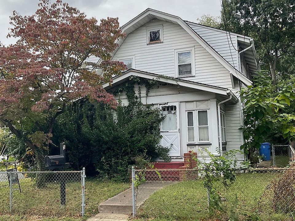 2nd image of 552 Merchant St