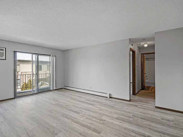 Highland Gables Apartments — Photo 2