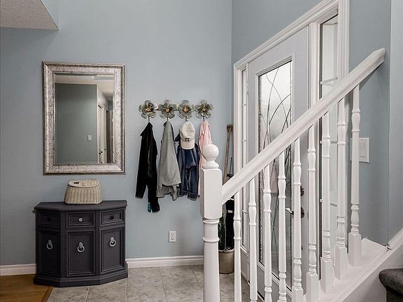 5th image of 180 Ridgewood Cres