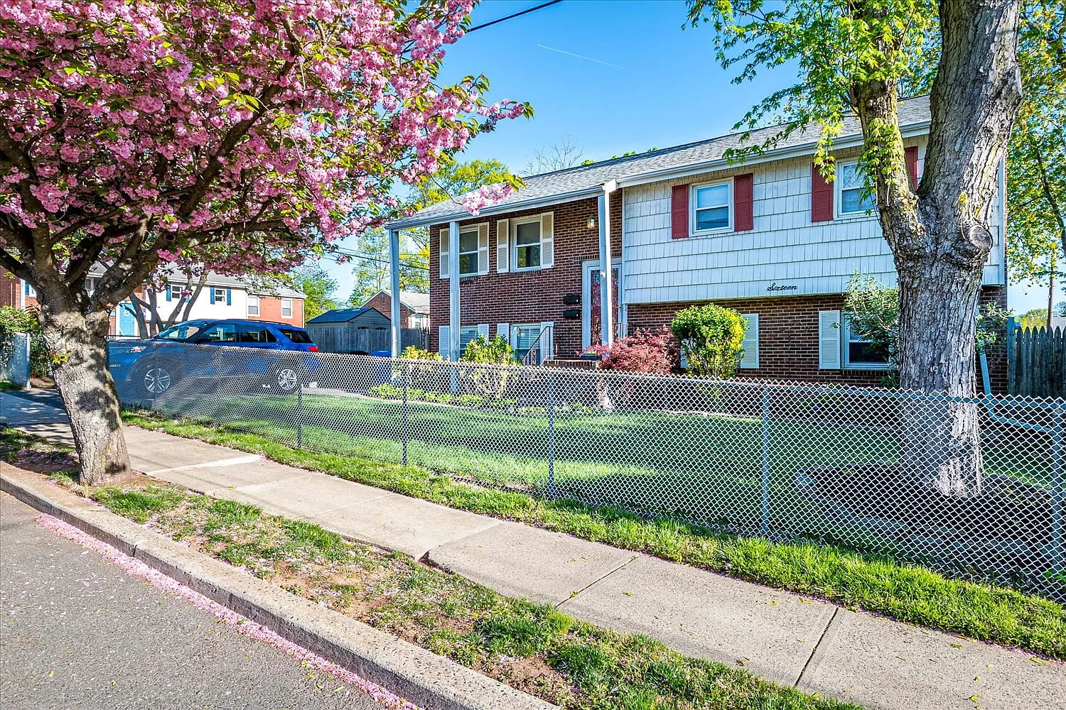 3 bed, 1100 sqft, $2,700 — Photo 2
