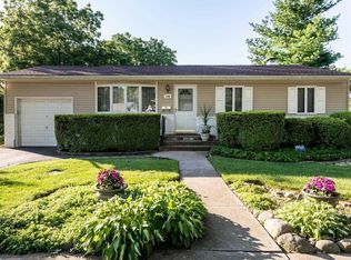 140 Myers Ave, Hicksville, NY 11801
