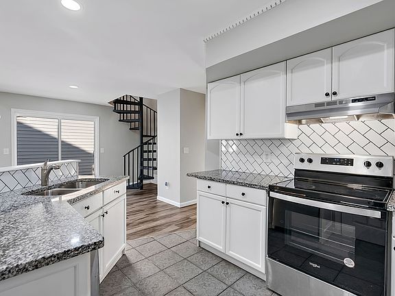 3rd image of 728 Liberty Village Dr