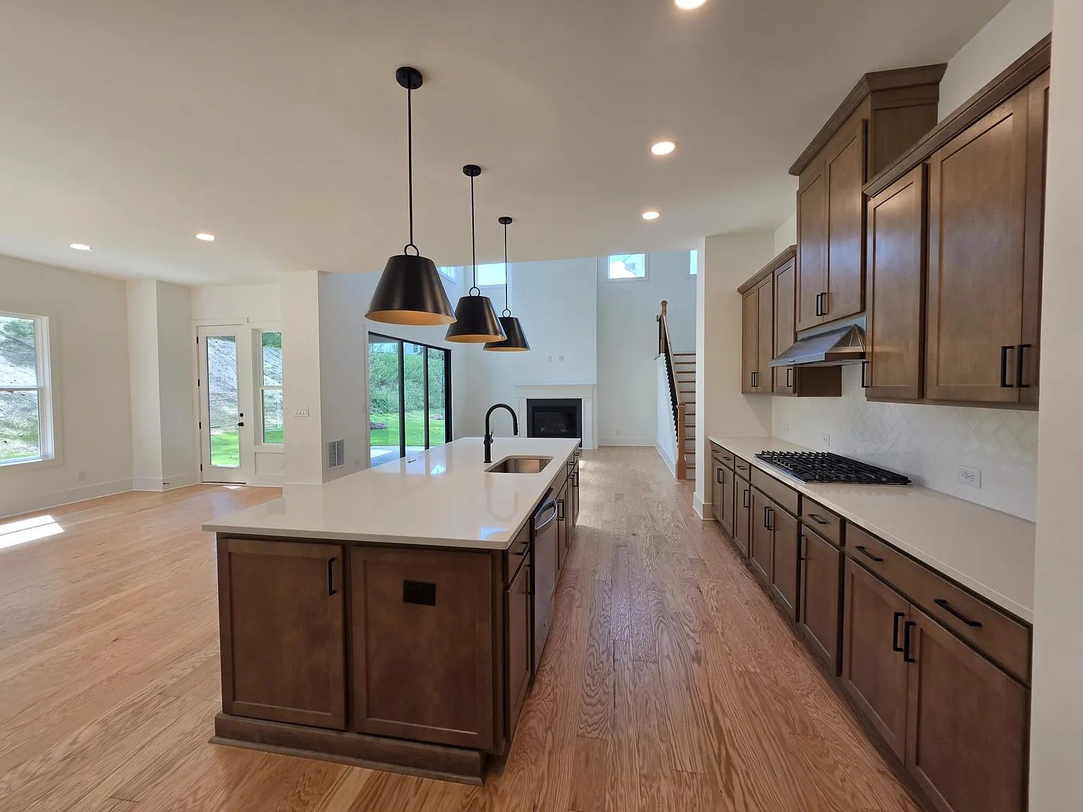 5 bed, 3057 sqft, $3,895 — Photo 4