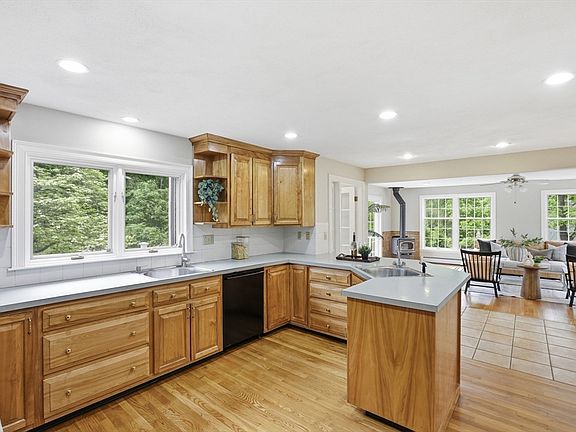 5th image of 106 Concord Rd