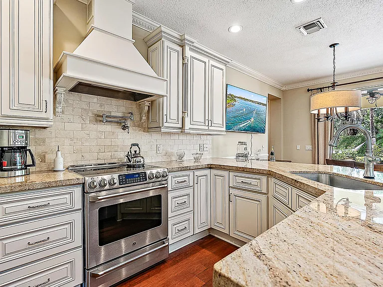 140 Sweet Bay Cir — Photo 10