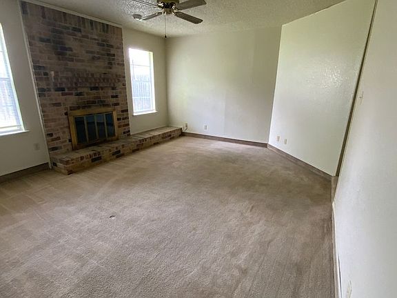 3rd image of 1405 Rose Ave