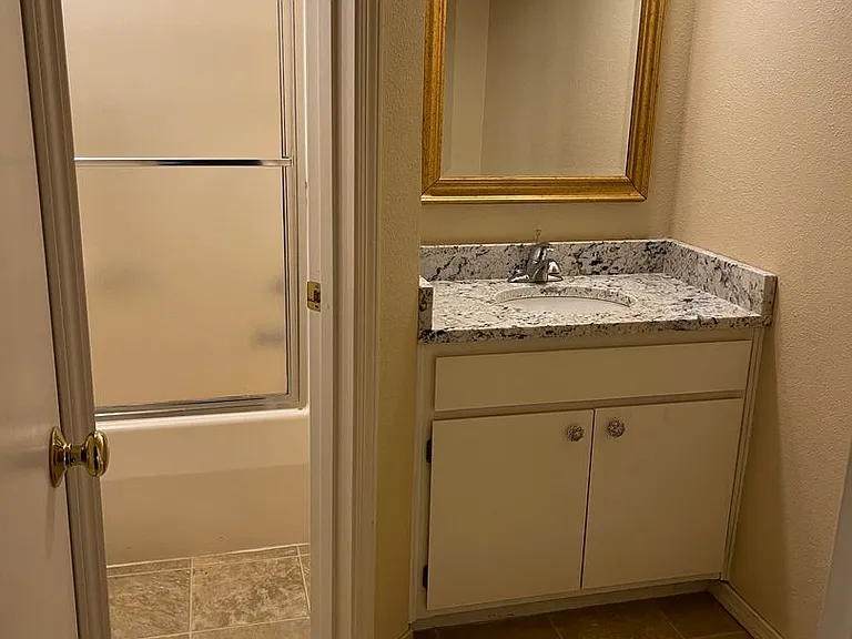 17 Lindsay Ln — Photo 8