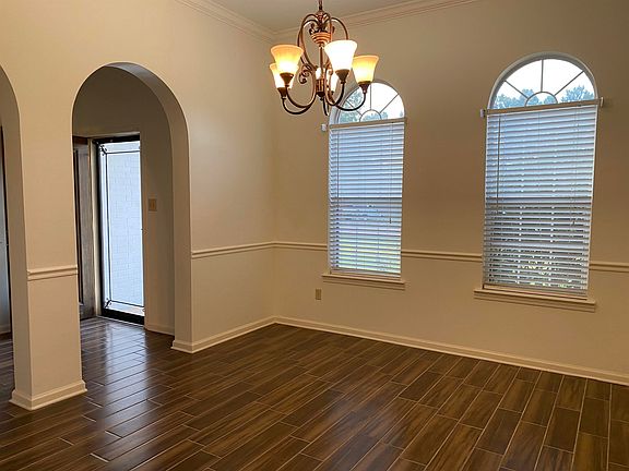 3rd image of 1577 Wolf Ridge Dr