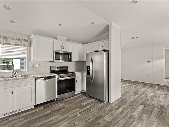 4th image of 1540 Broadway Trailer 27