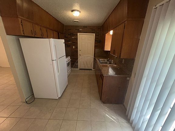 5th image of 804 W Washington Ave