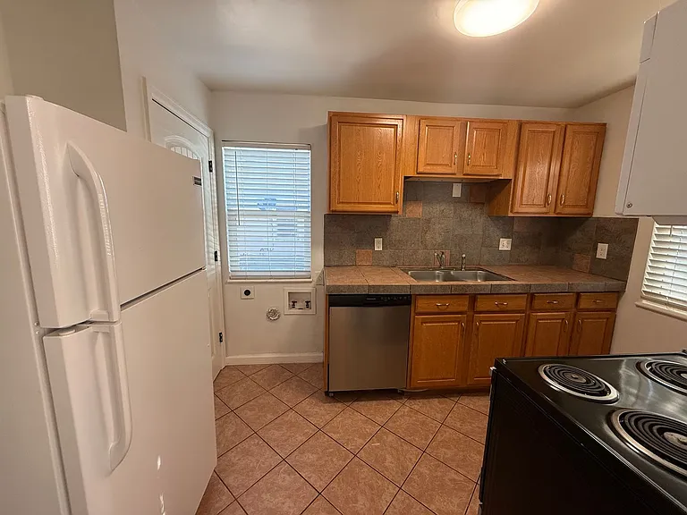 1349 Kenton St — Photo 10