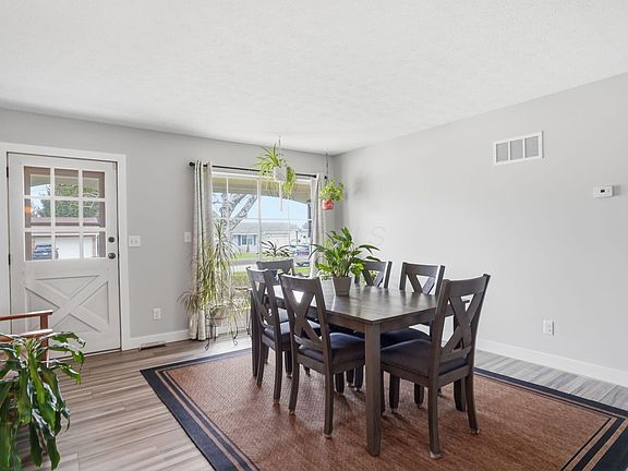 3rd image of 1540 Rosedale Ave