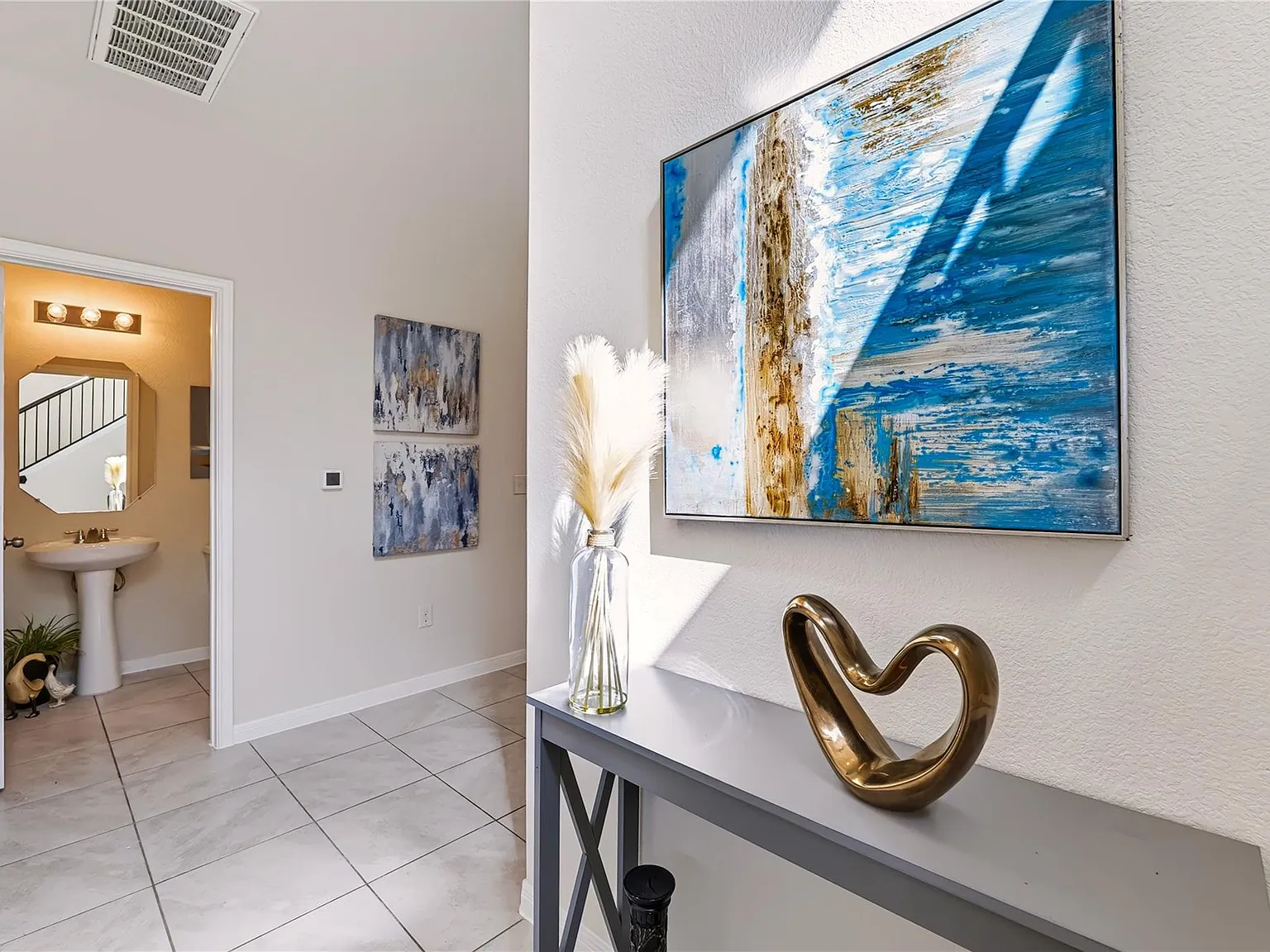 3 bed, 2.5 bath, 2034 sqft, $2,100 — Photo 2