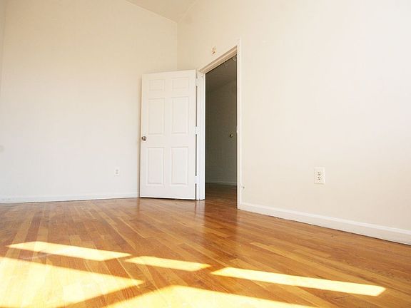4th image of 15 Lawton St APT 16