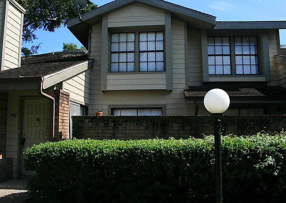1st image of 200 Pecan Dr APT 402