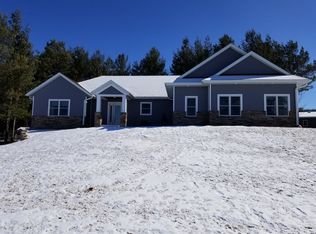 1683 Sawgrass Rd, Decorah, IA 52101