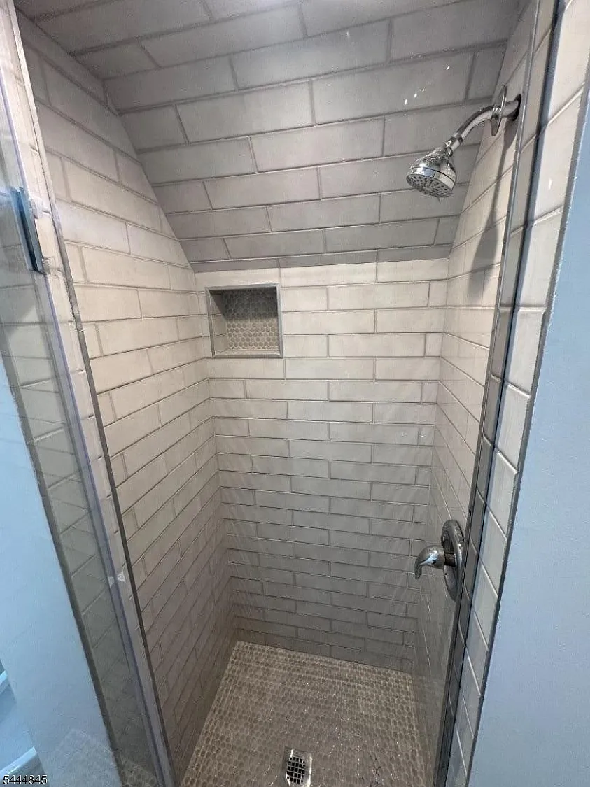 4 bed, 2.0 bath, $3,600 — Photo 2