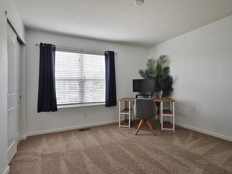 1413 Bloomington Blvd — Photo 24