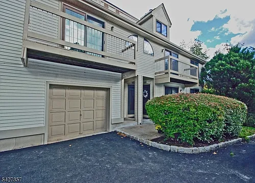 3005 Hemlock Pl Photo 1