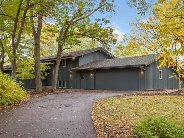 1 Chipmunk Ln, North Oaks, MN 55127