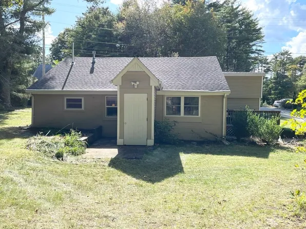 143 Center St, Carver, MA 02330