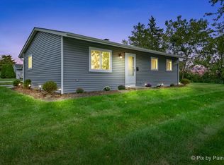 4 Austin Ave, Carpentersville, IL 60110
