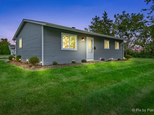 4 Austin Ave, Carpentersville, IL 60110