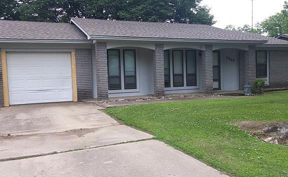 3rd image of 2809 S Poplar St
