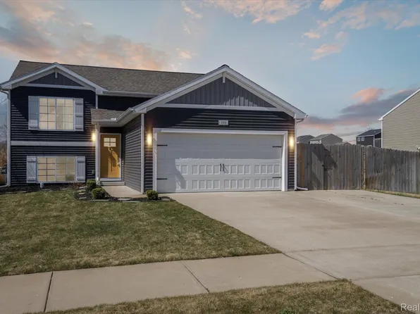 199 Sweet Meadow Dr, Kent City, MI 49330