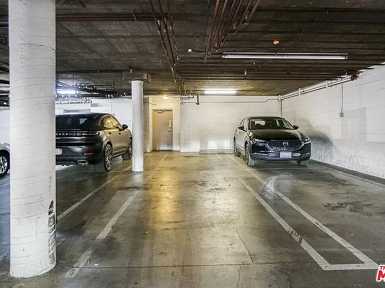 166 S Hayworth Ave #201 — Photo 33