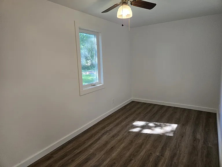 829 Kendall Ave S — Photo 13