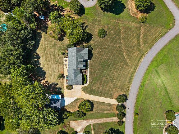 2nd image of 214 Devon Way