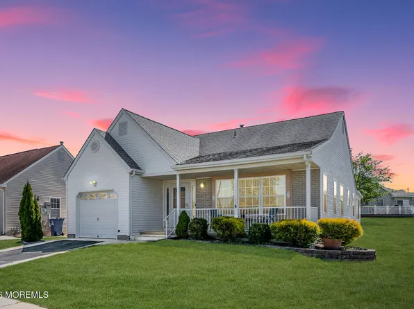 152 Chesterfield Lane, Toms River, NJ 08757