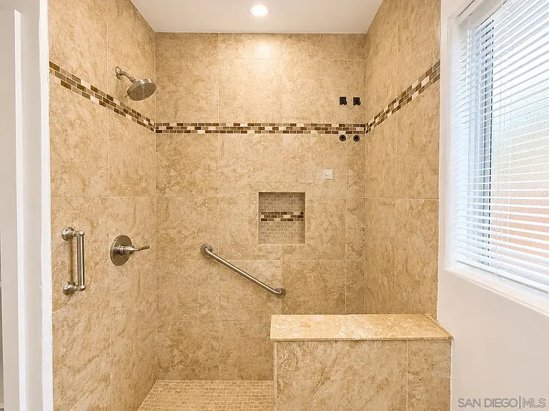127 W 5th Ave — Photo 16