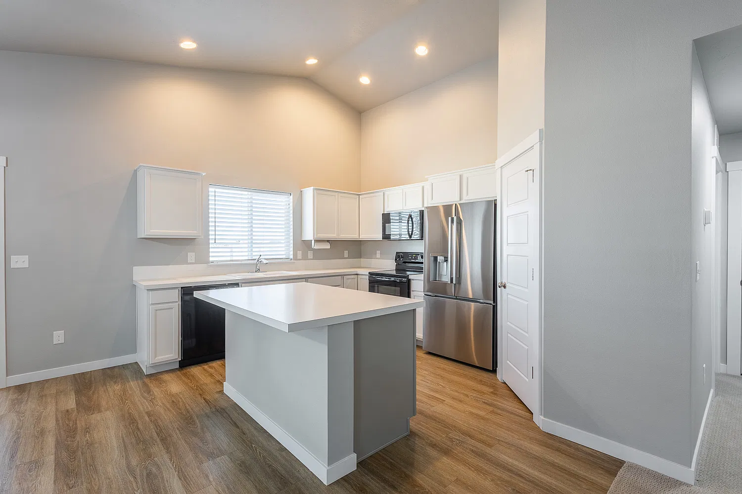 4 bed, 1860 sqft, $2,550 — Photo 2