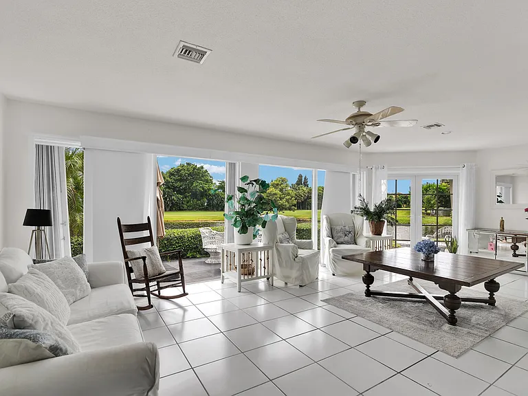 450 French Royale Cir — Photo 4