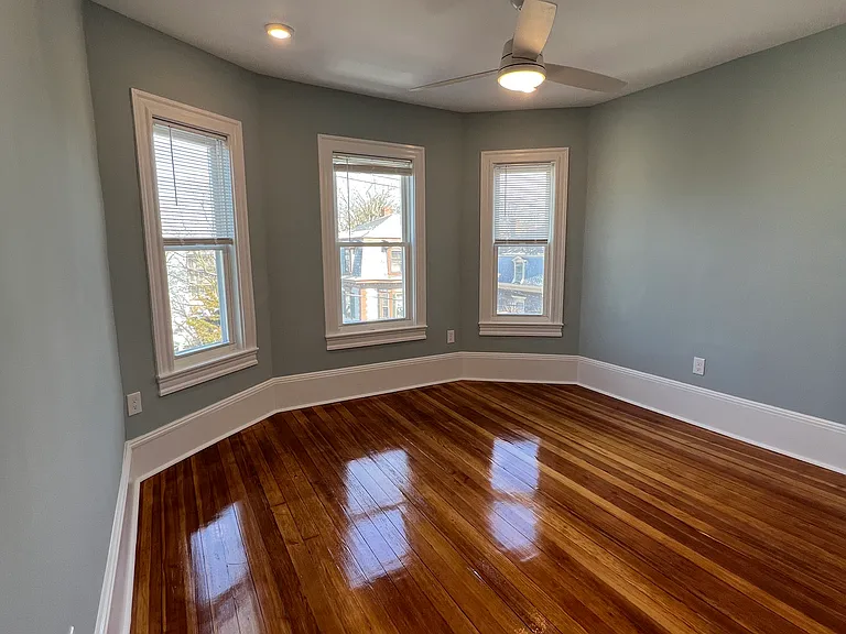 3 Mossland St #3L — Photo 9