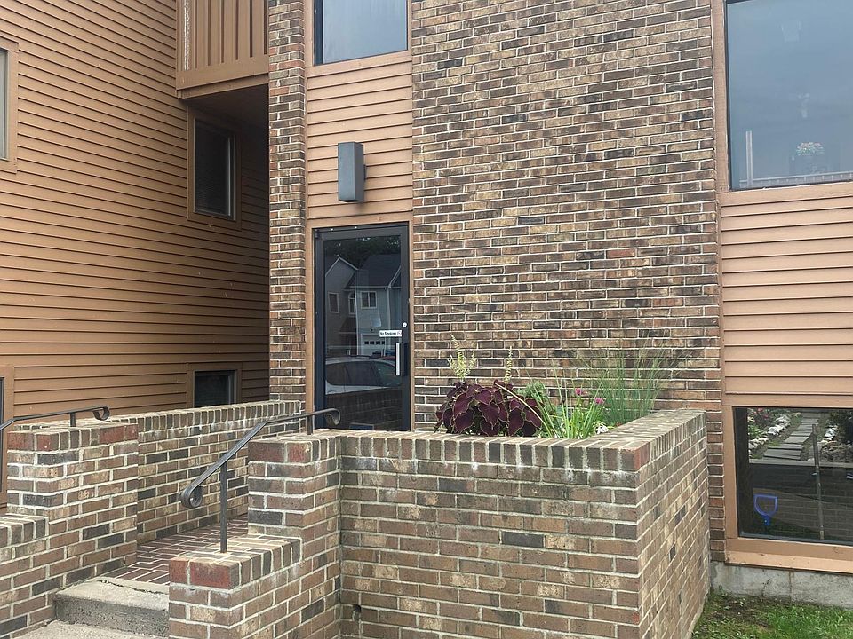 1st image of 482 East St APT 1