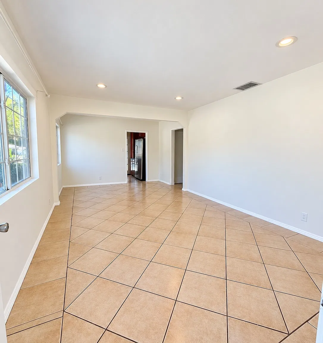 2 bed, 800 sqft, $3,750 — Photo 2