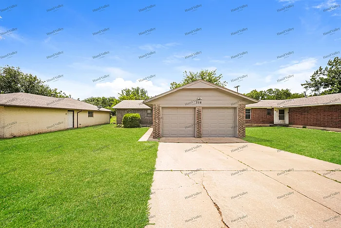 3 bed, 1.5 bath, 1000 sqft, $1,270 — Photo 2