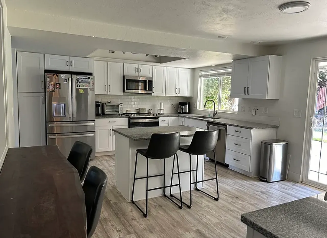 3 bed, 1417 sqft, $2,400 — Photo 2