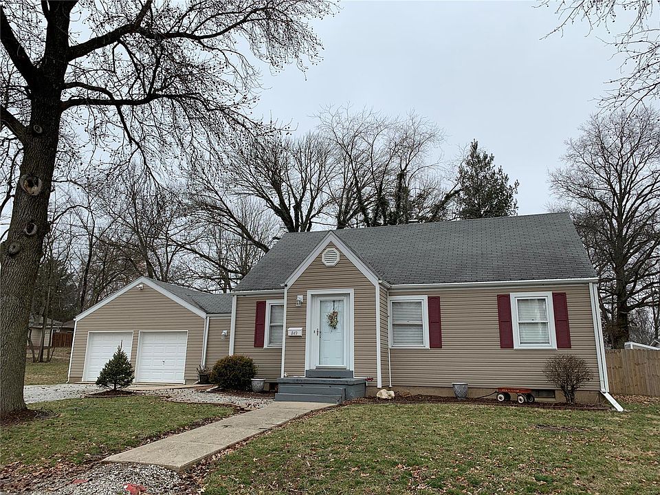 1st image of 849 E Oak St
