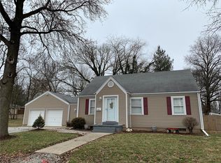 849 E Oak St, Greenville, IL