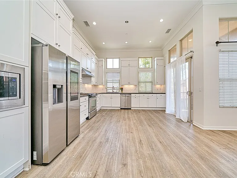 261 Mayfair — Photo 3